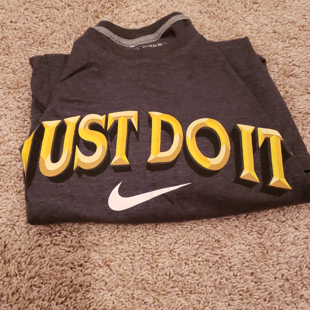 Mens Nike shirt